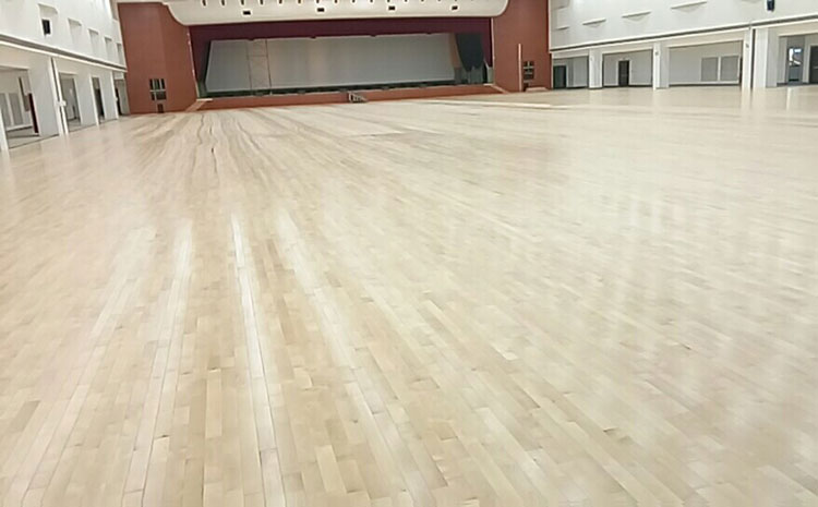 體育木地板偷減寬度是怎么回事？