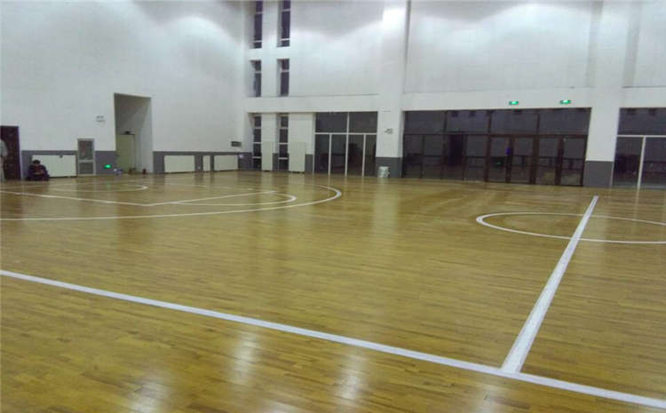 學校運動籃球地板哪個牌子好？