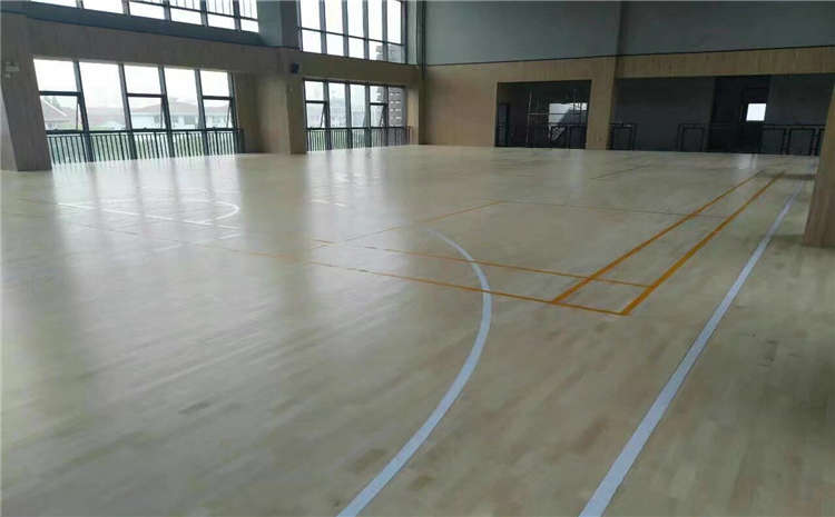 羽毛球館木地板供應商怎么選？
